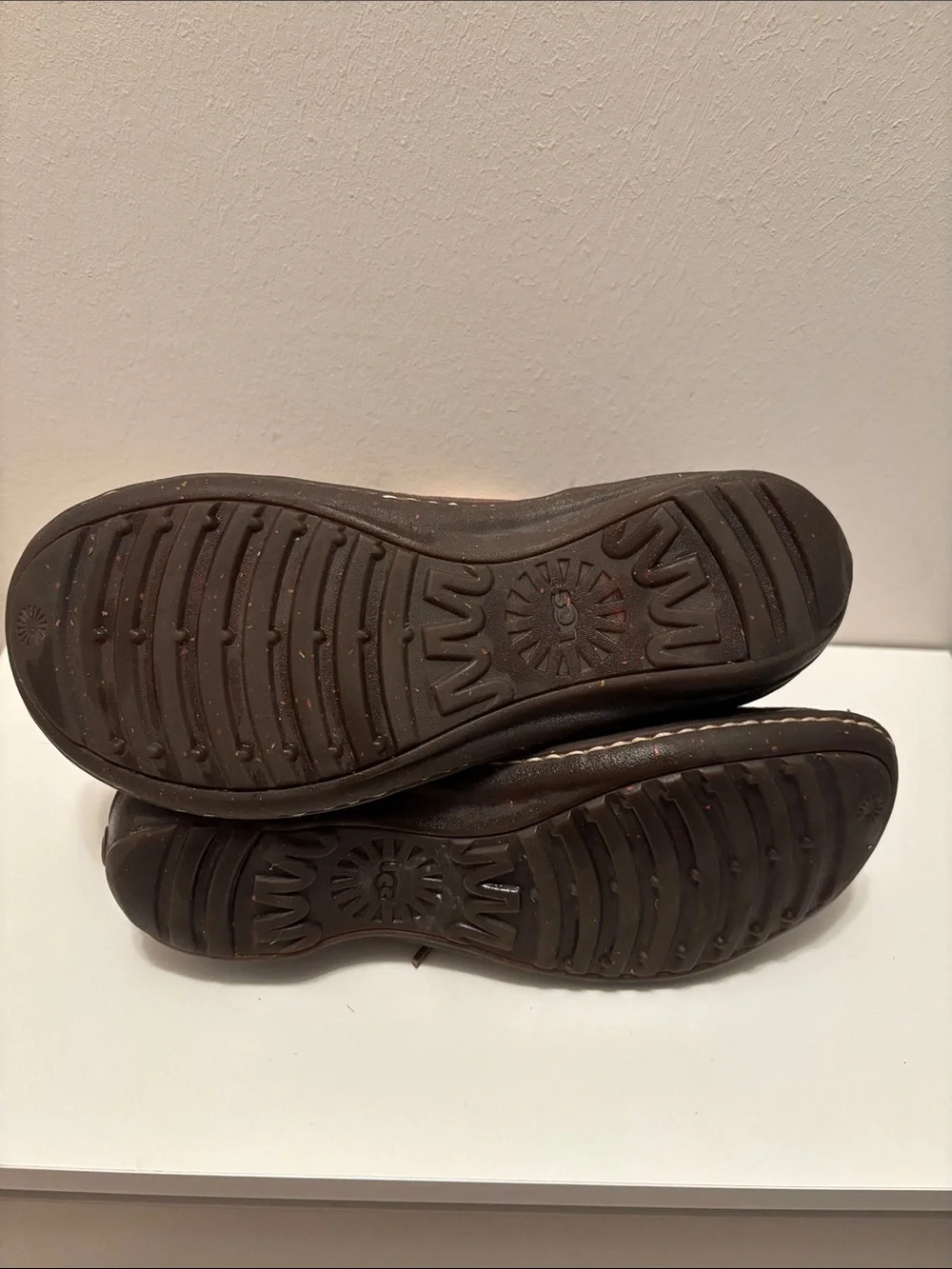 Ugg Caspia winter boots comfy shearling suede 9/40